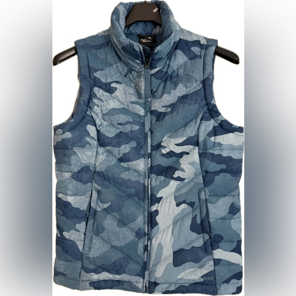 EUC The North Face blue camo 550 puffer vest, women’s small, down/waterfowl fill